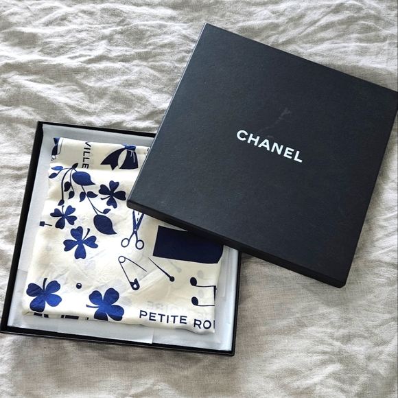 Chanel silk scarf - Picture 3 of 6